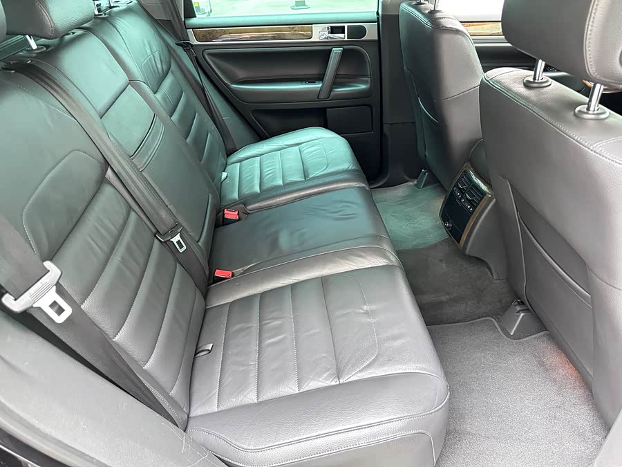 Volkswagen Touareg 2010 immagine di auto #27