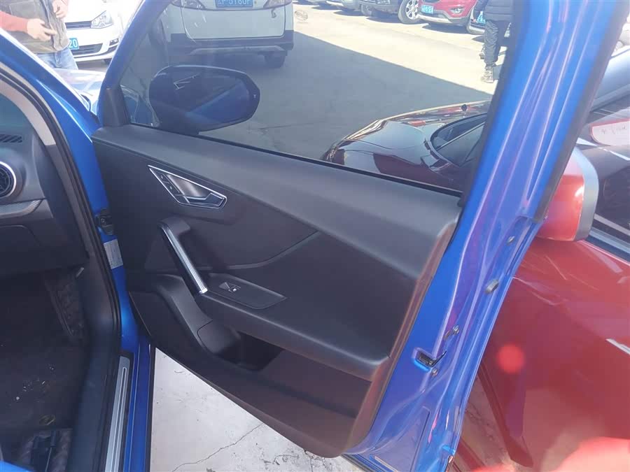 Audi Q2L e-tron 2020 car image #27