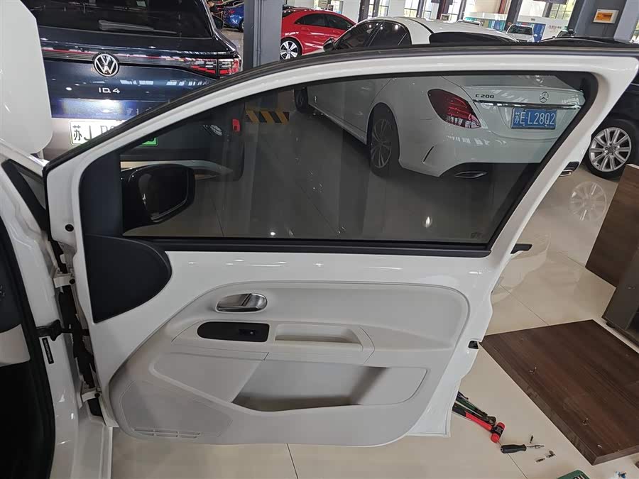 Volkswagen up! 2015 immagine di auto #27