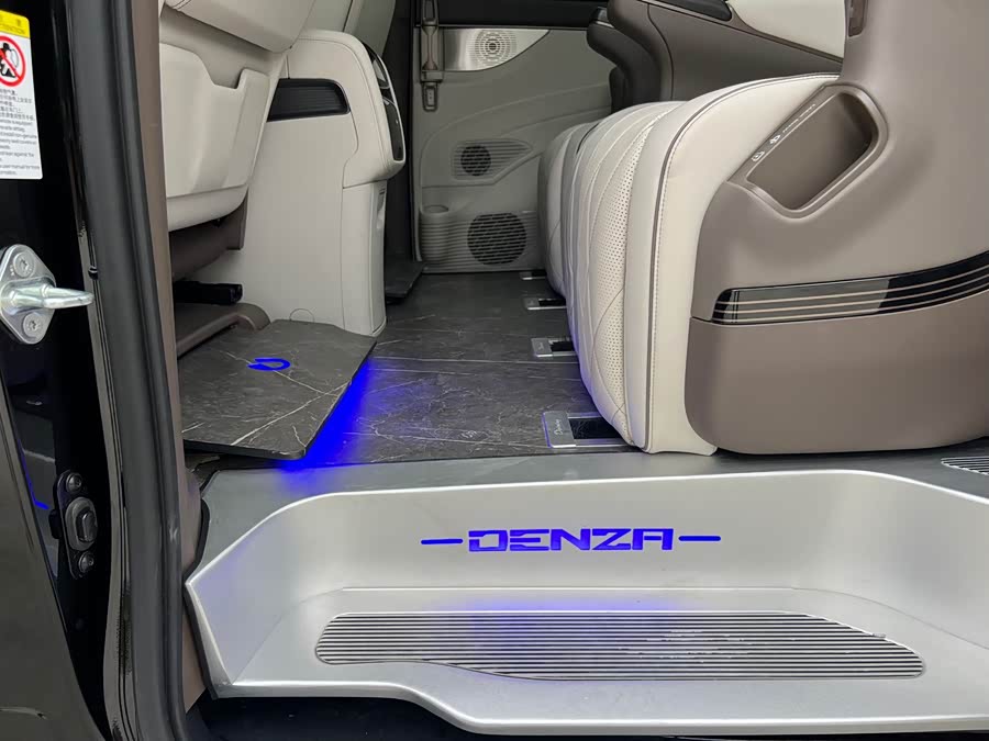 Denza D9 2023 car image #27