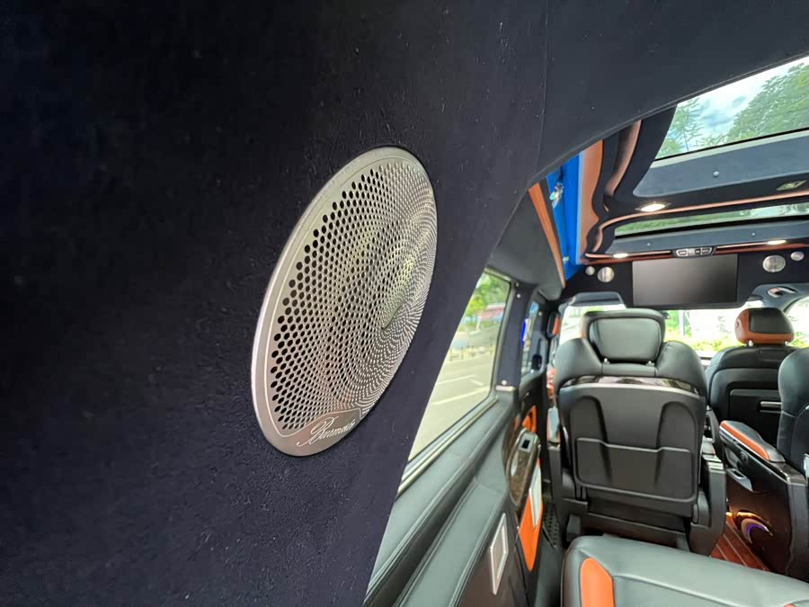 Mercedes-Benz V Class 2020 car image #27