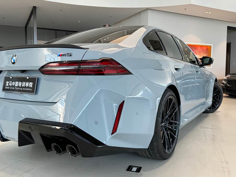 BMW M5 New Energy immagine di auto #27