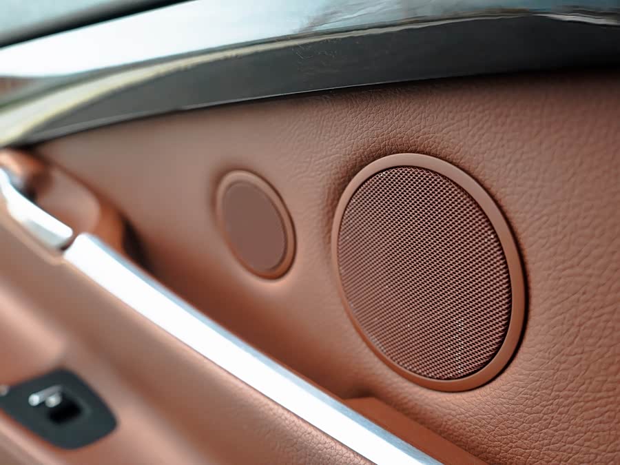 BMW 5 Series GT 2012 immagine di auto #27