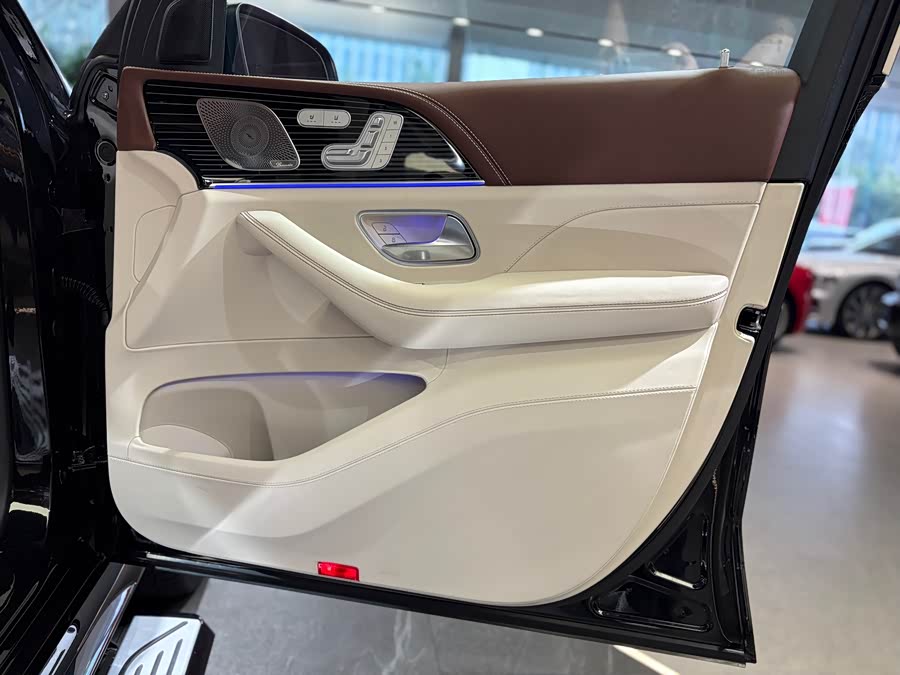 Mercedes-Benz Maybach GLS 2024 صورة سيارة #27