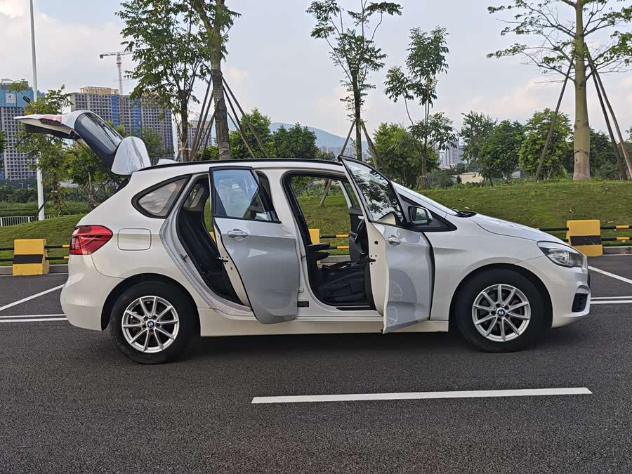BMW 2 Series Tourer 2018 car image #27