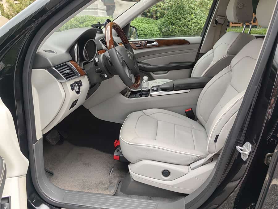 Mercedes-Benz M Class 2012 car image #27