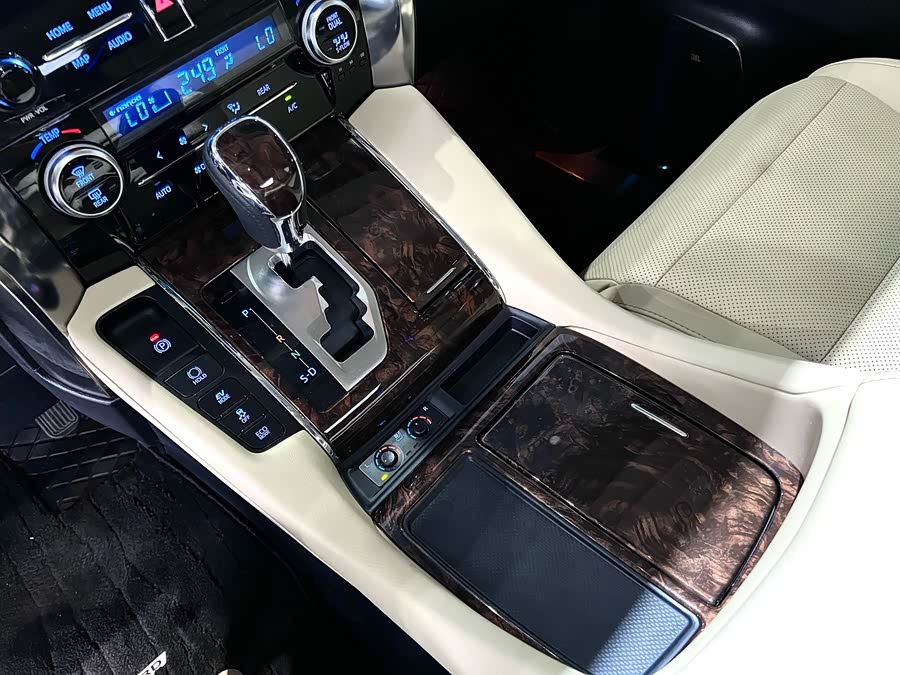 Toyota Alphard 2021 car image #27