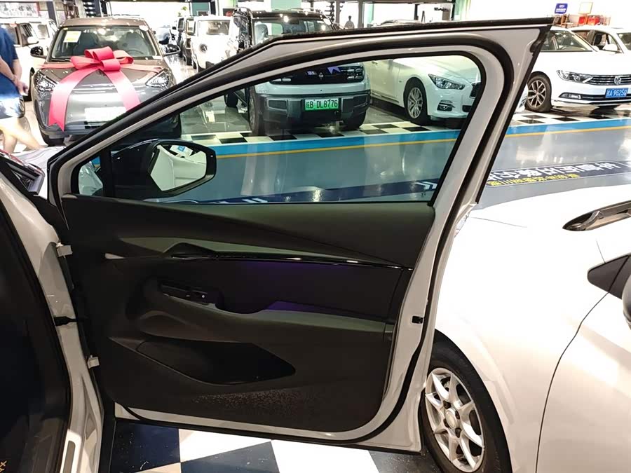 Volkswagen ID.UNYX 06 2025 #27 Volkswagen ID.UNYX 06 2025 imagen de coche #27