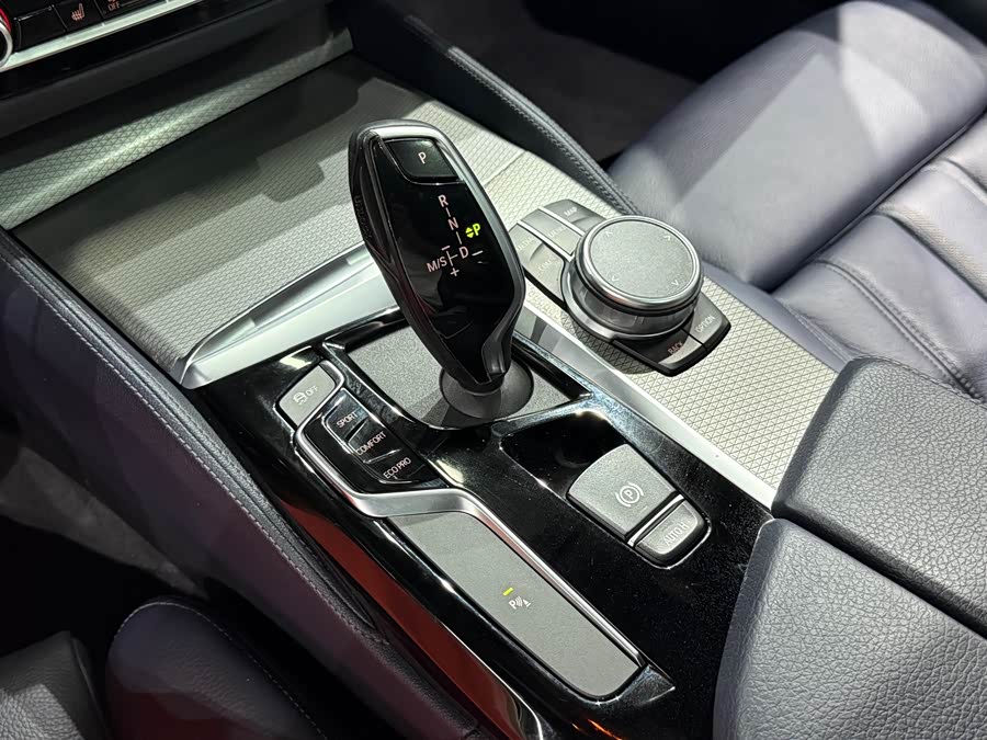 BMW 5 Series (Imported) 2019 #27 BMW 5 Series (Imported) 2019 car image #27