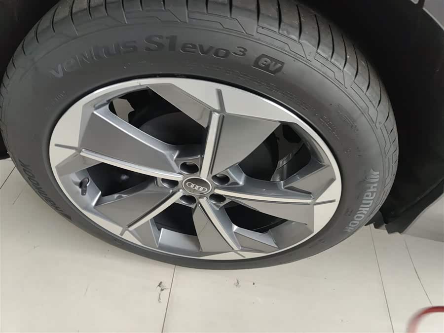 Audi Q5 e-tron 2024 immagine di auto #27