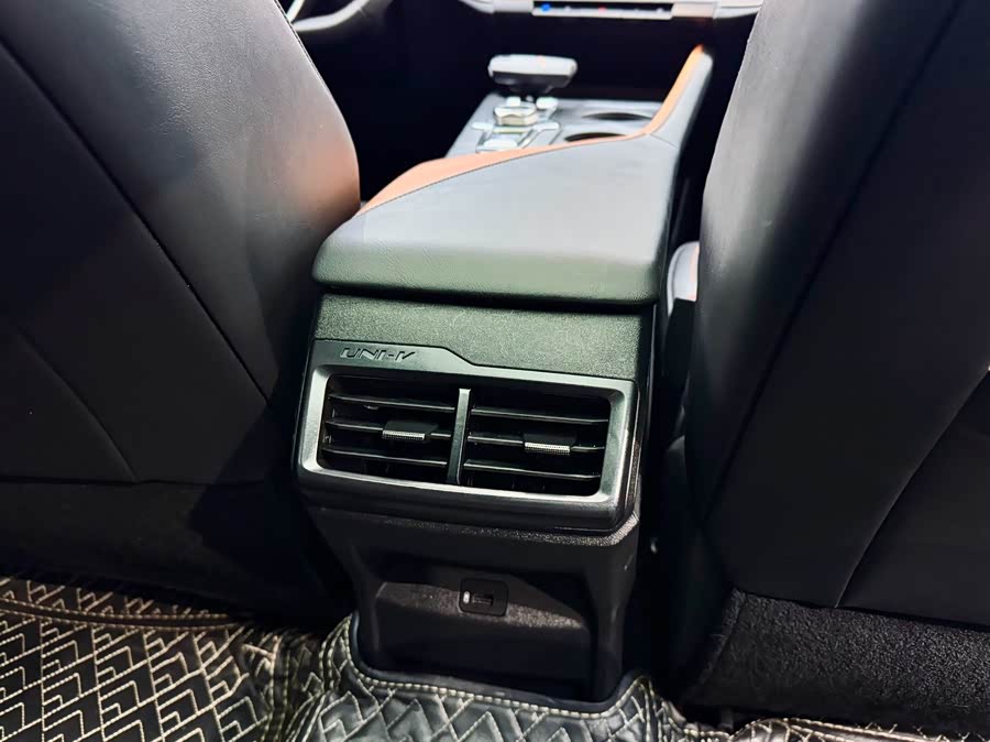 Changan UNI-V iDD 2022 car image #27