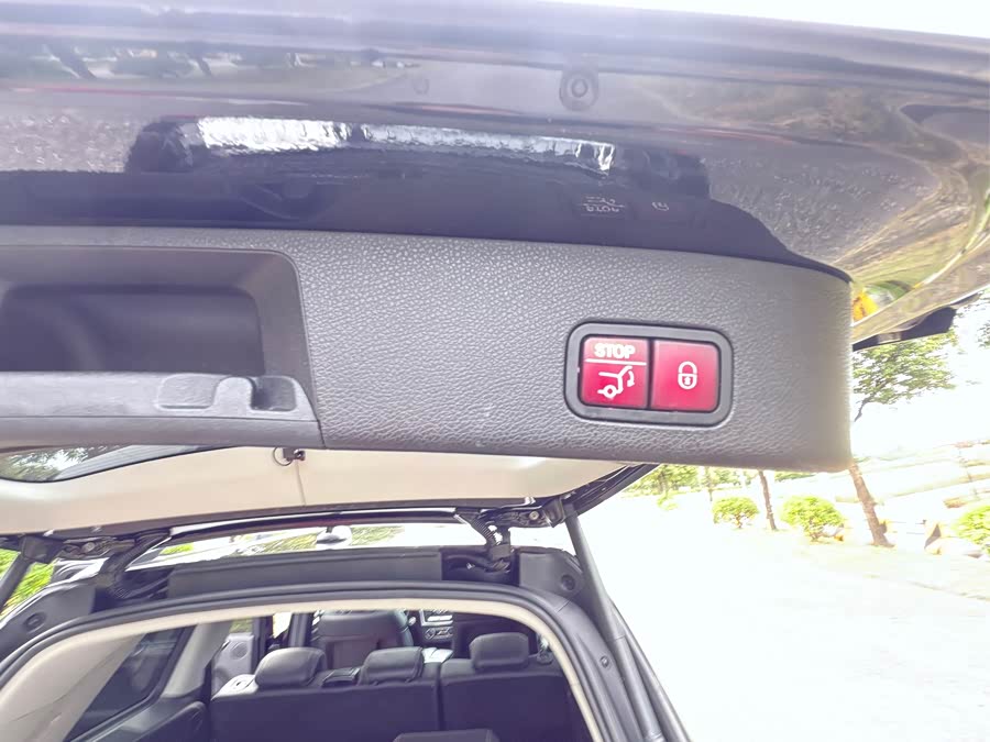 Mercedes-Benz GL Class 2017 immagine di auto #27