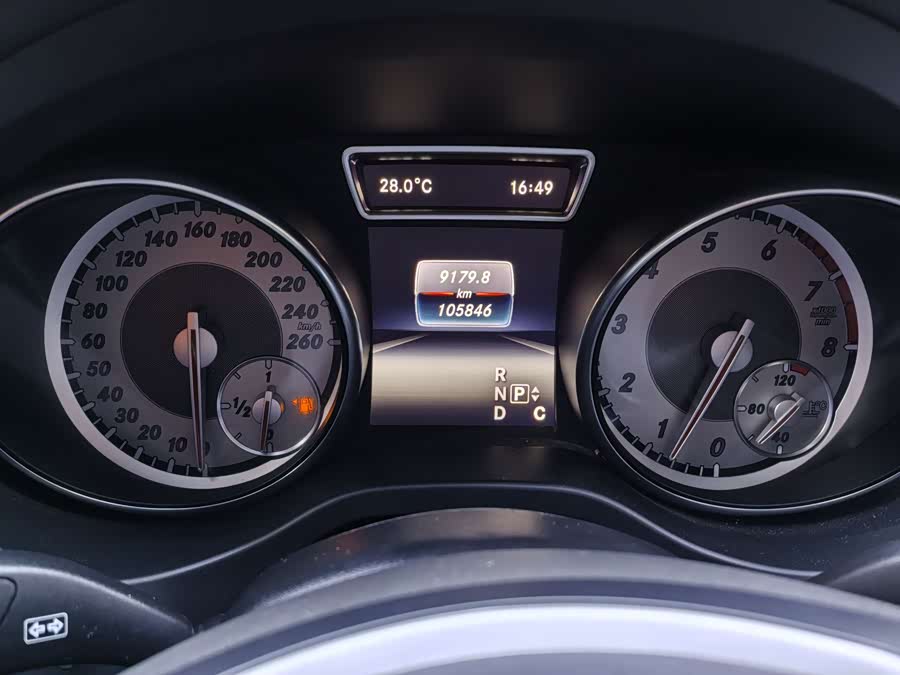 Mercedes-Benz GLA Class 2015 car image #27