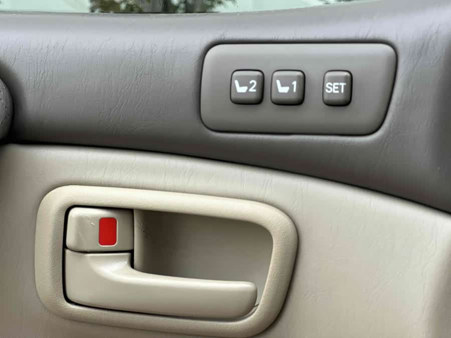 丰田 兰德酷路泽 2006 汽车图片 #27