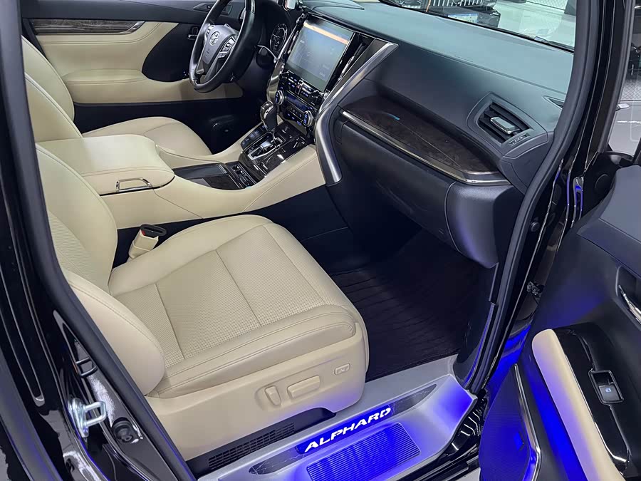Toyota Alphard 2020 car image #27