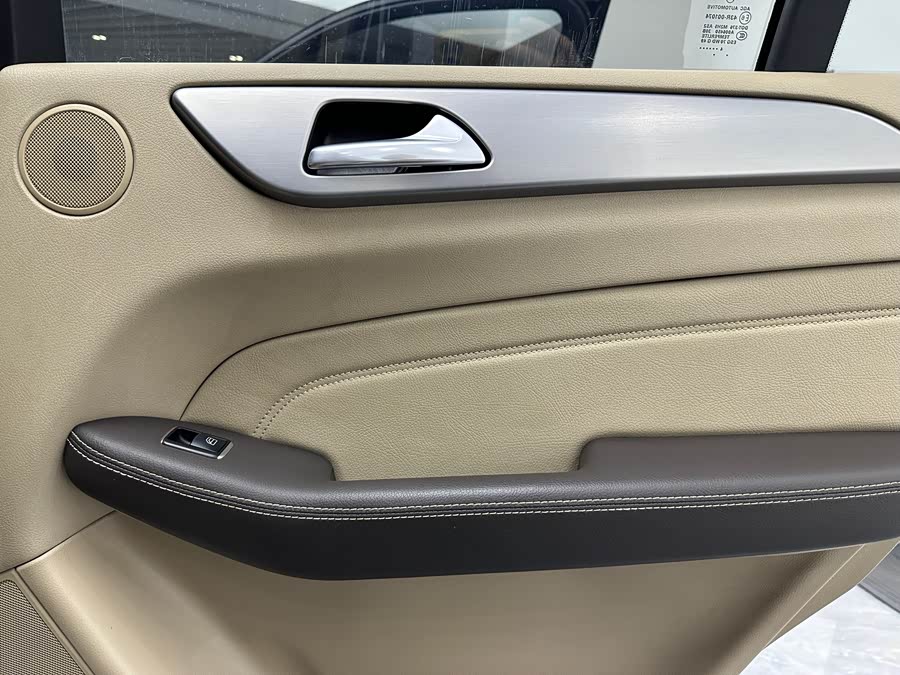 Mercedes-Benz M Class 2015 car image #27