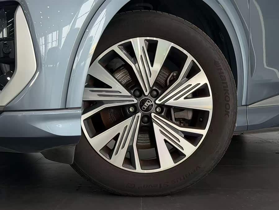 Audi Q4 e-tron 2024 immagine di auto #27