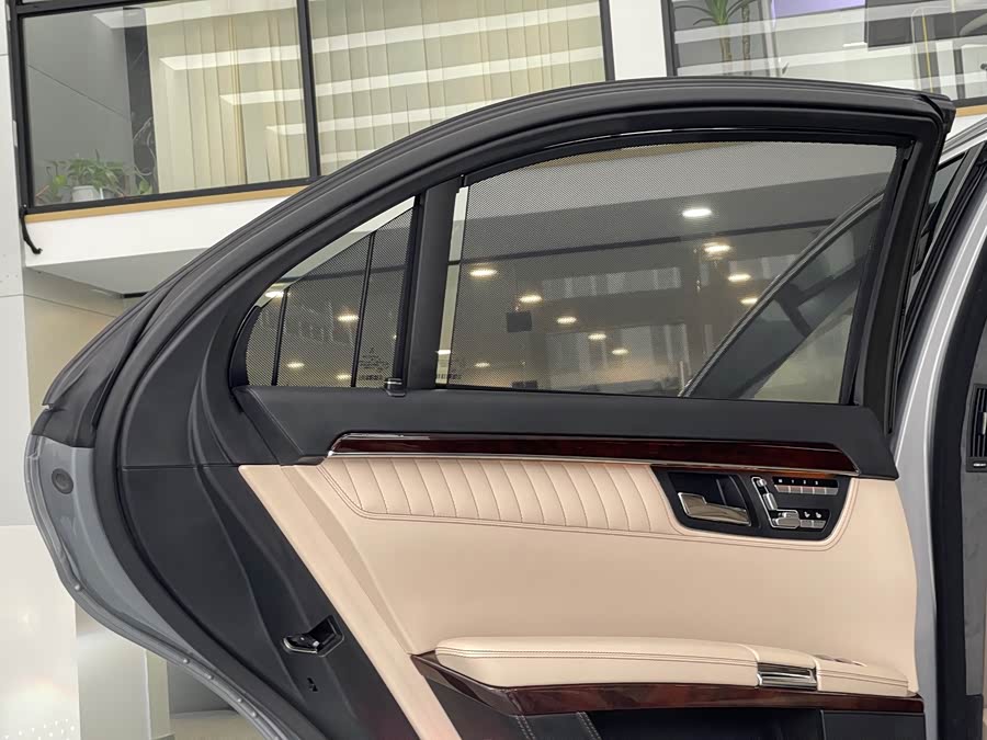 Mercedes-Benz S Class 2015 immagine di auto #27