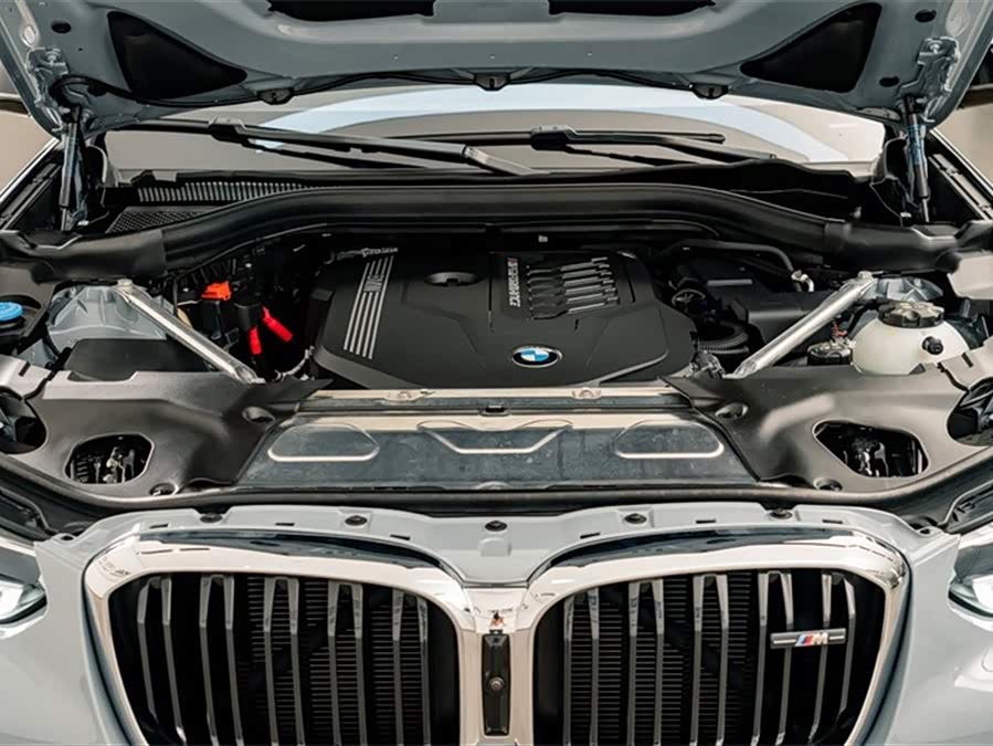 BMW X4 M40i 2024 car image #27