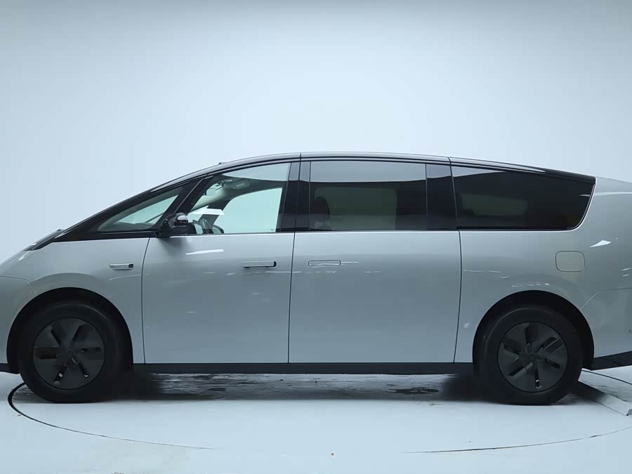 理想汽车 理想MEGA 2024 汽车图片 #27