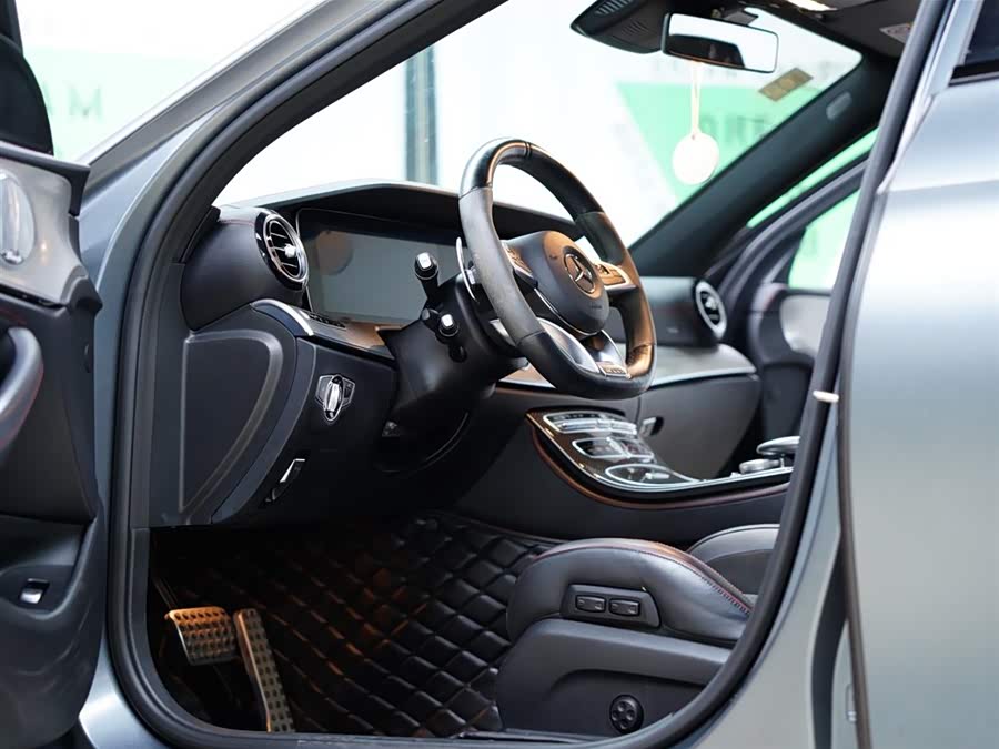 Mercedes-Benz E AMG 2018 immagine di auto #27