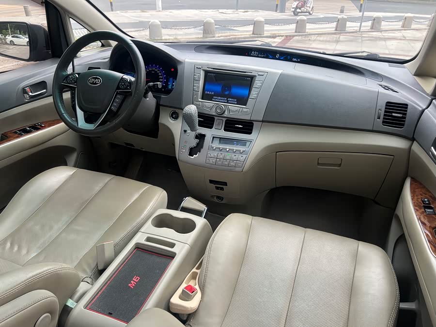 BYD M6 2015 car image #27