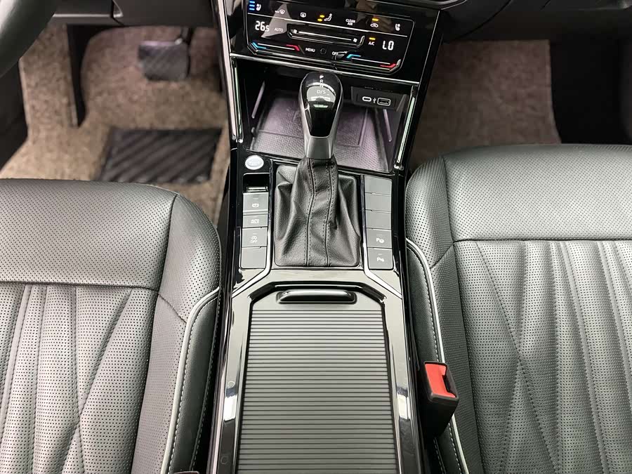 Volkswagen Passat 2022 car image #27