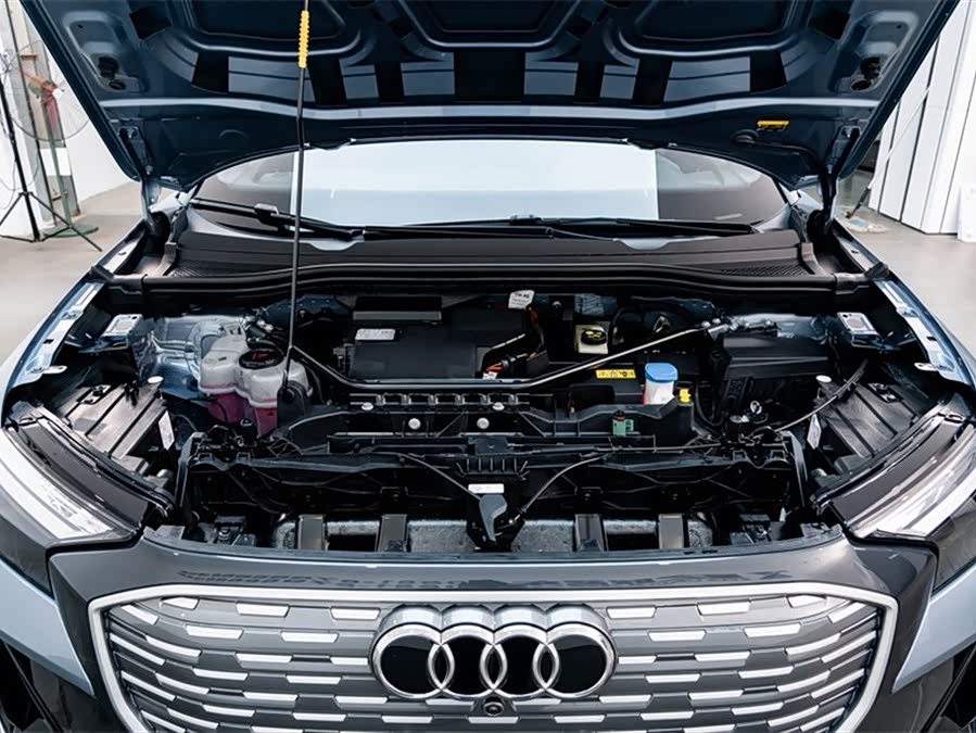 Audi Q4 e-tron 2023 immagine di auto #27