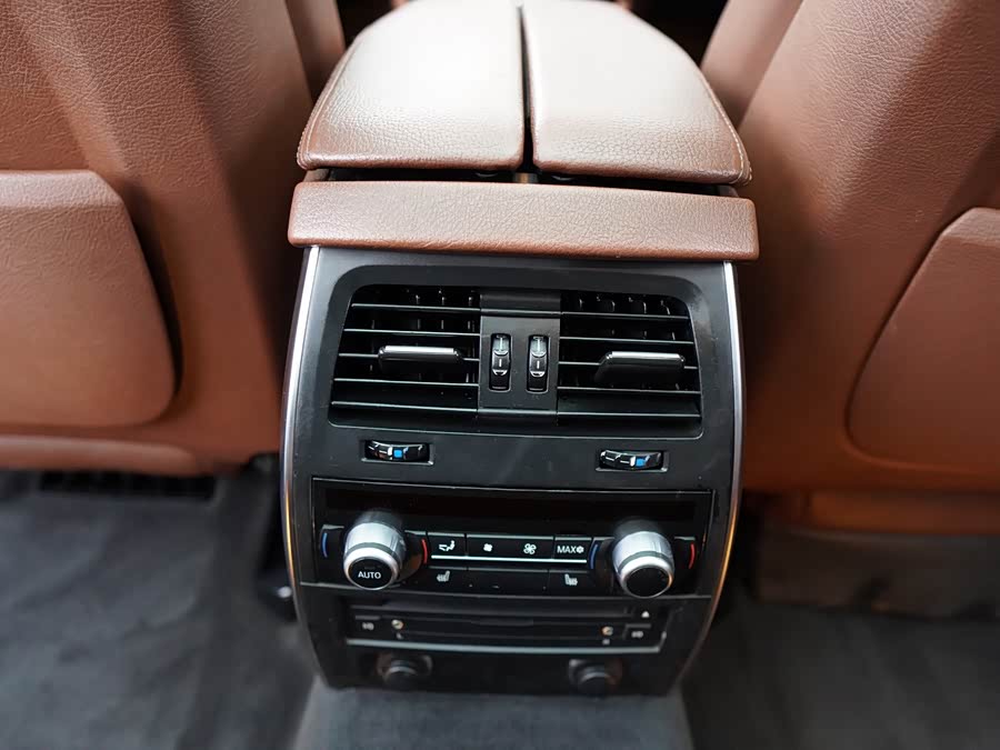 BMW 5 Series GT 2010 immagine di auto #27