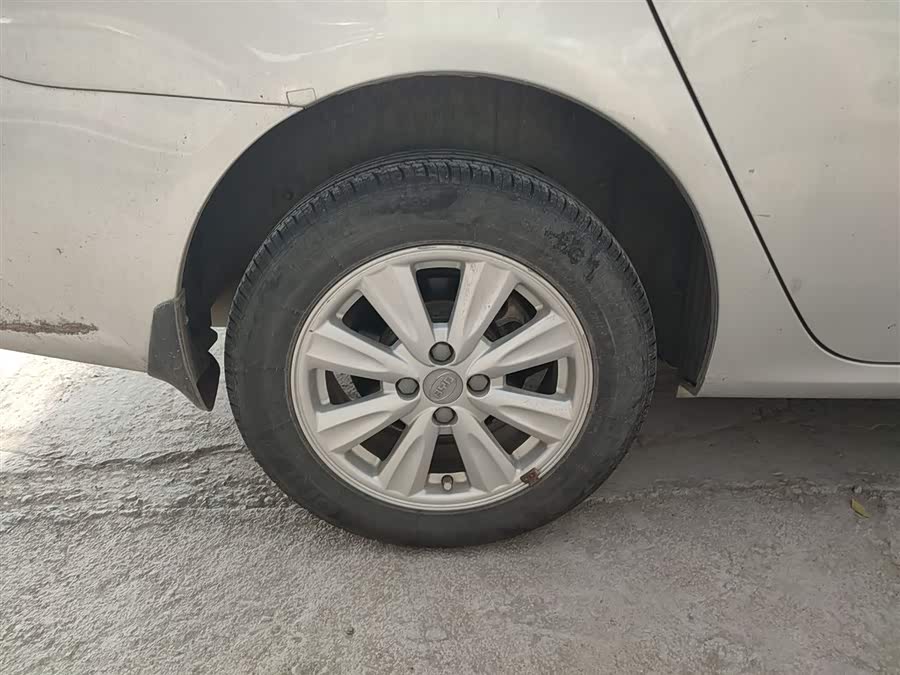 BYD L3 2014 car image #27