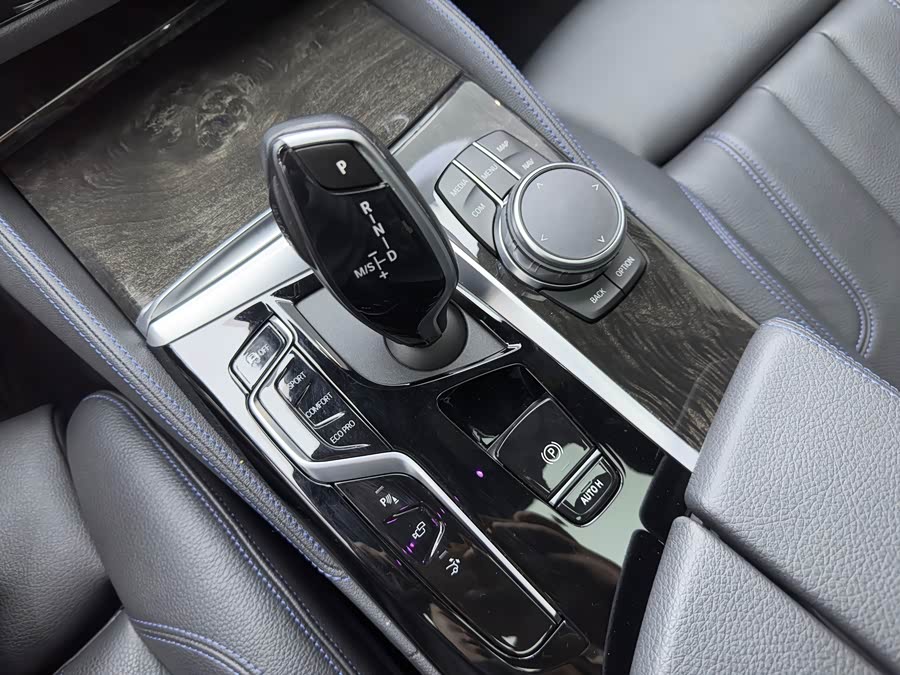 BMW 6 Series 2024 imagem de carro #27