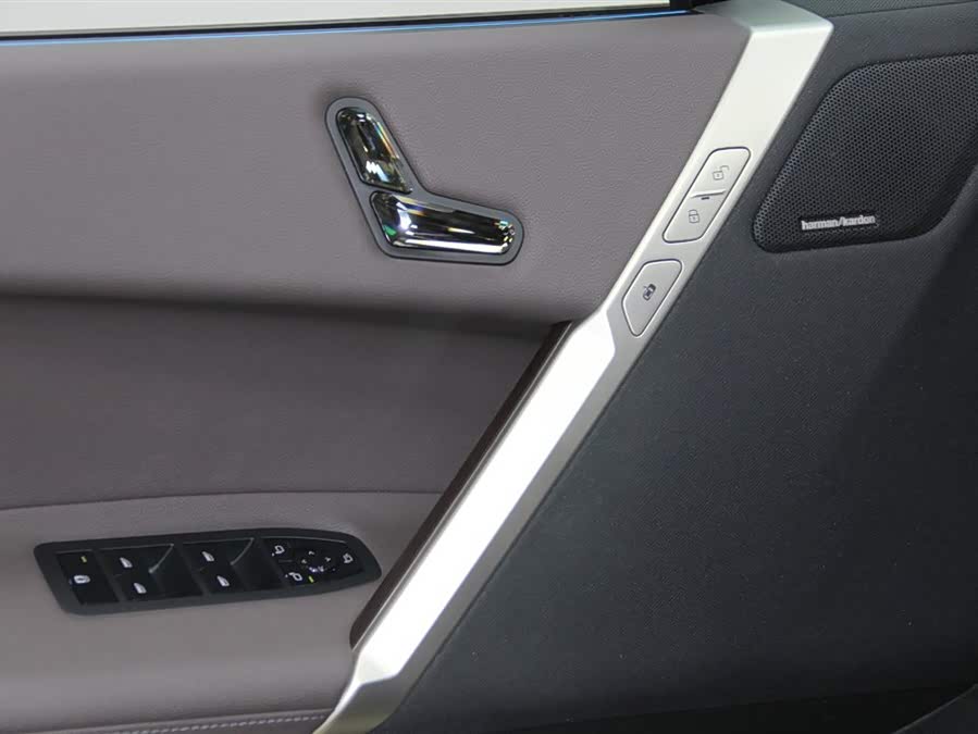 BMW iX 2023 car image #27