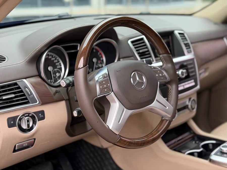 Mercedes-Benz GL Class 2014 immagine di auto #27