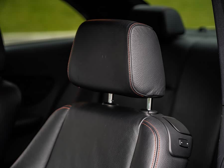 BMW 1 Series M 2012 immagine di auto #27