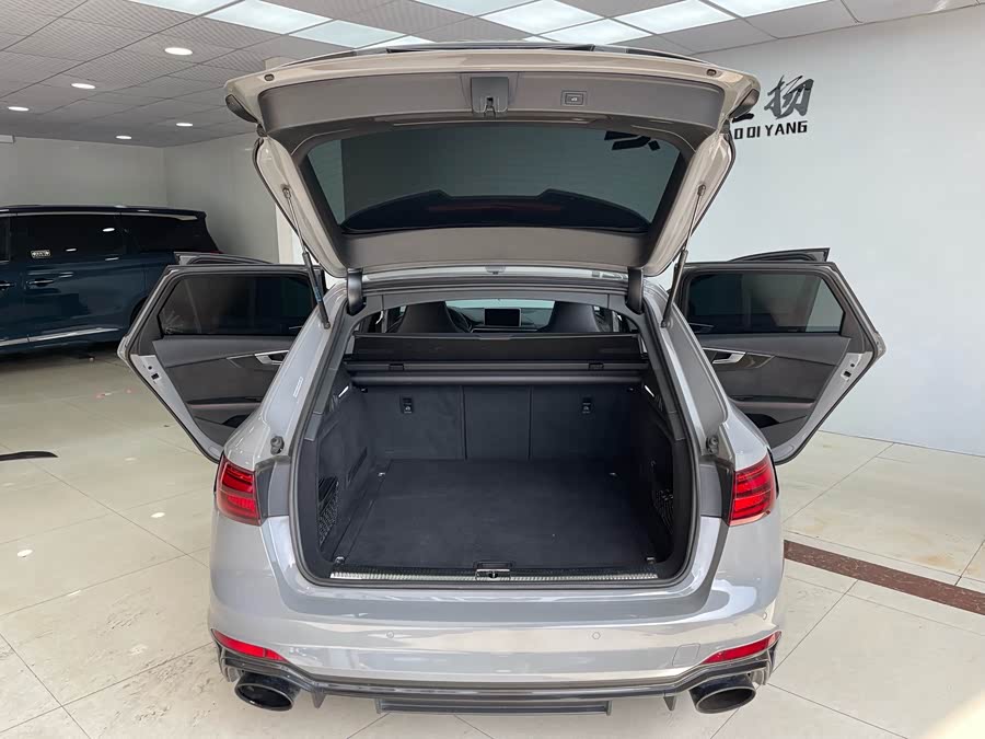 Audi RS 4 2019 immagine di auto #27