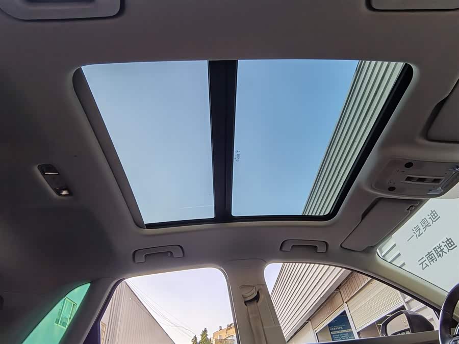 Audi Q3 2020 car image #27