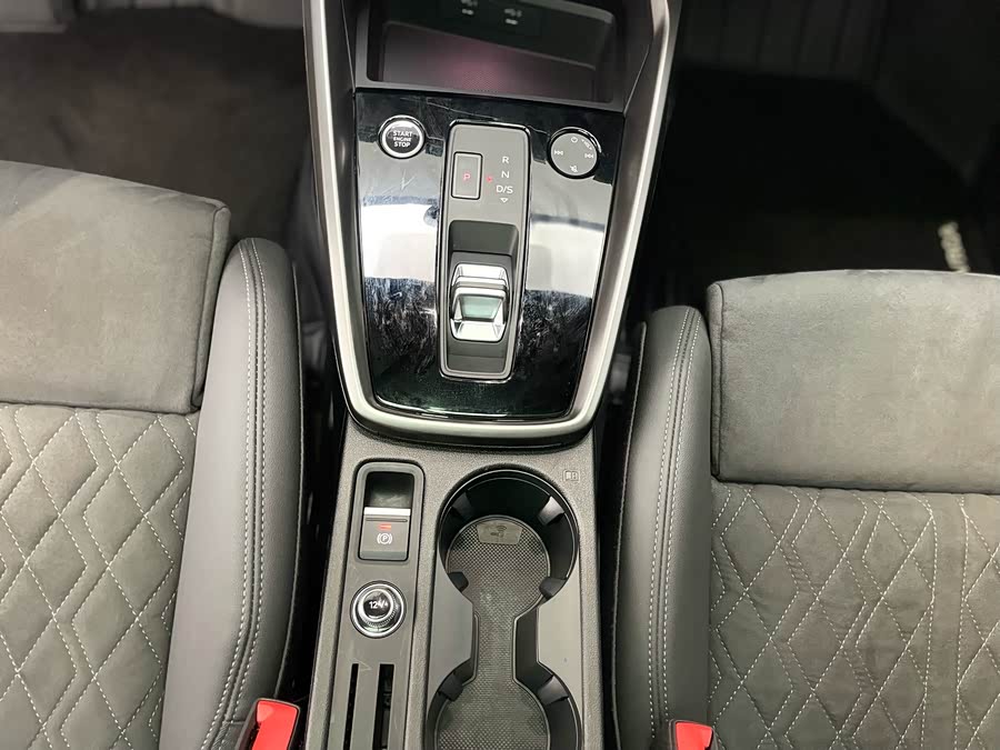 Audi A8 2021 imagen de coche #27