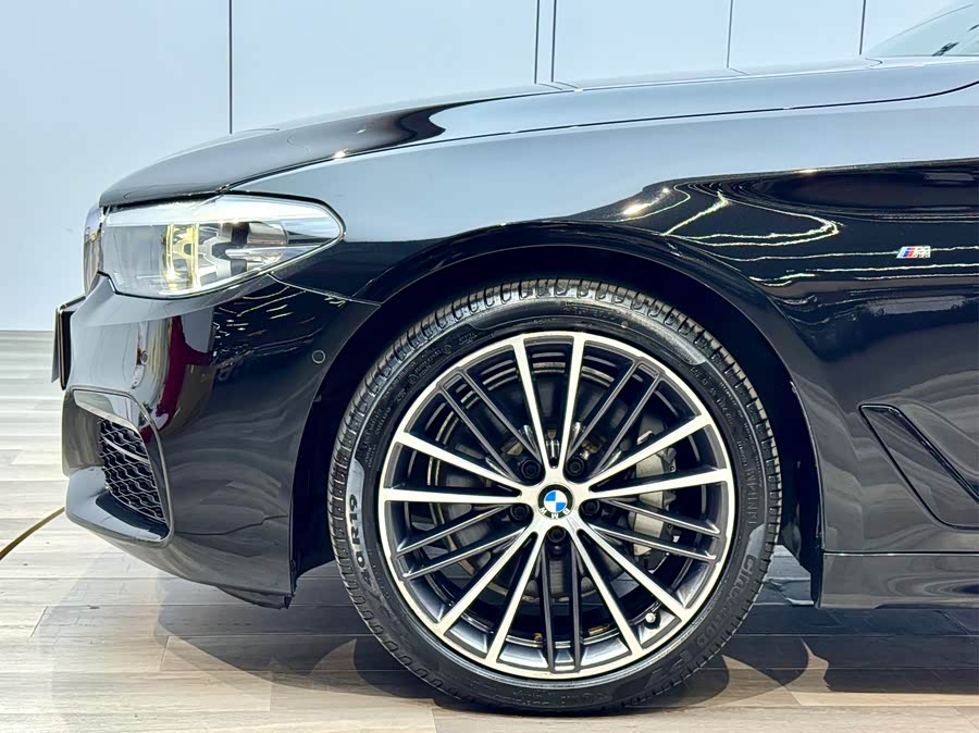BMW 5 Series 2019 image de voiture #27