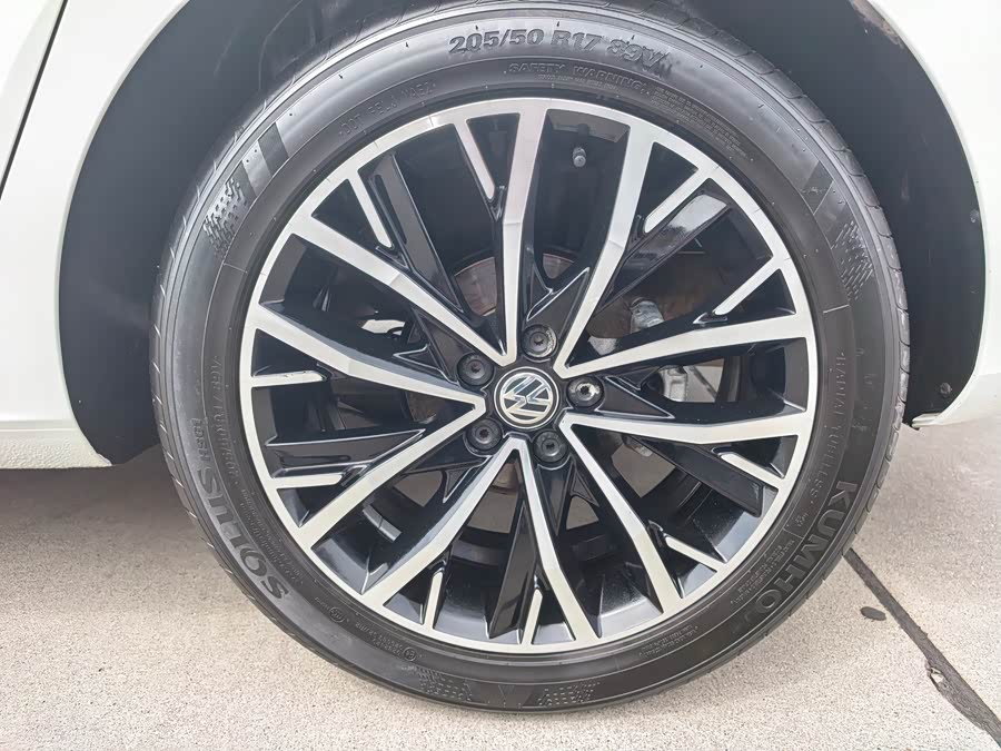 Volkswagen Bora 2020 car image #27