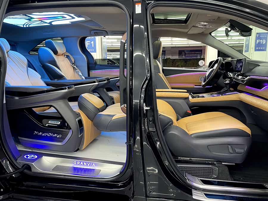 Toyota Granvia 2024 car image #27