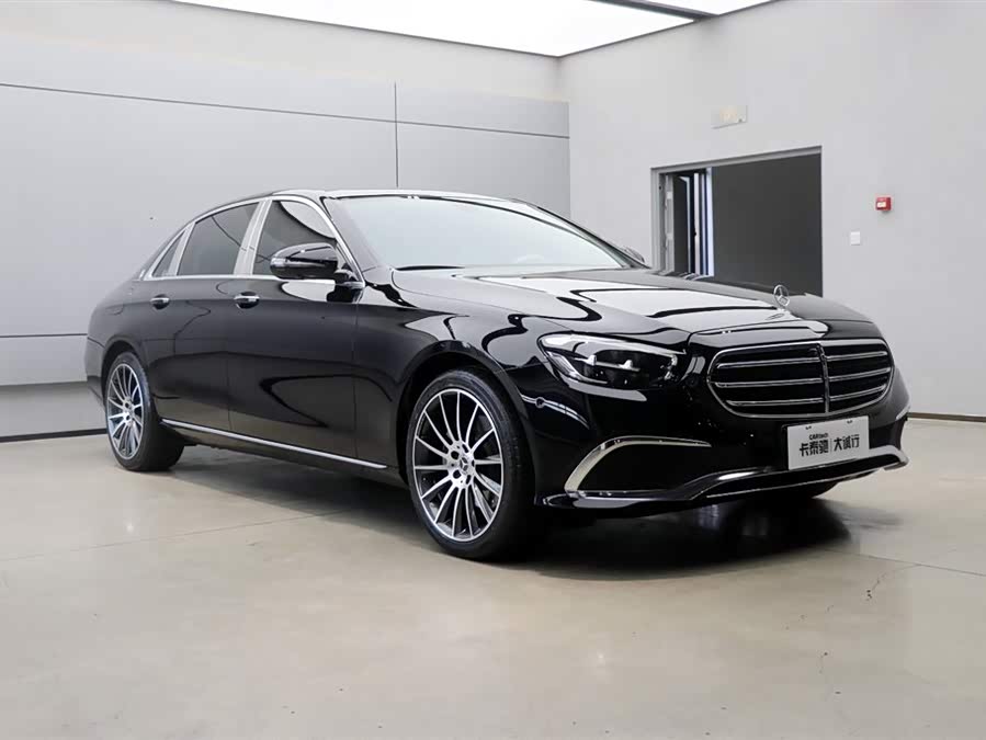 Mercedes-Benz V Class 2020 car image #27