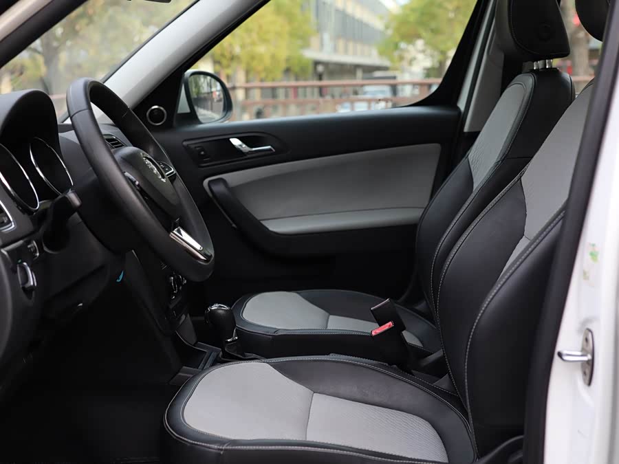 Skoda Yeti 2016 car image #27