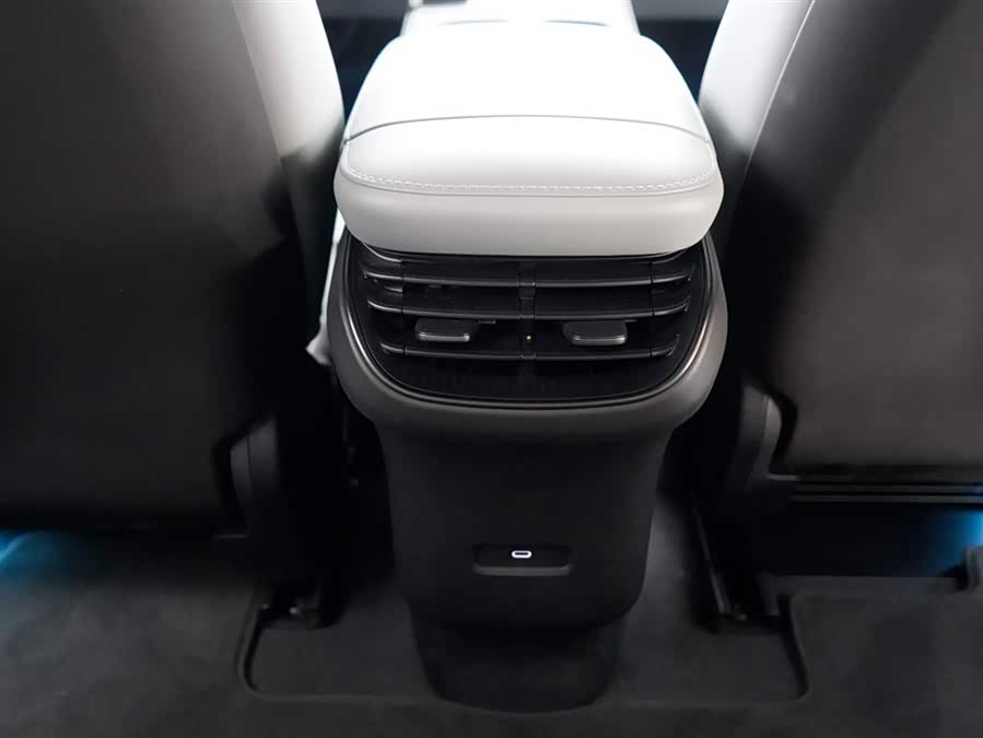 NIO ET5 2025 car image #27