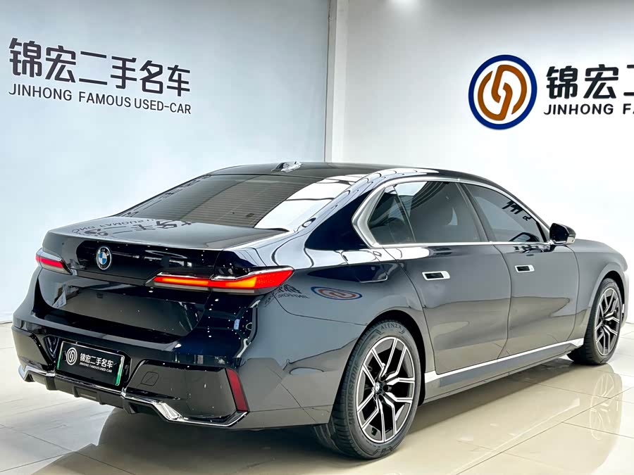 BMW i7 2023 صورة سيارة #27