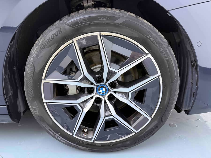 BMW i5 2024 car image #27