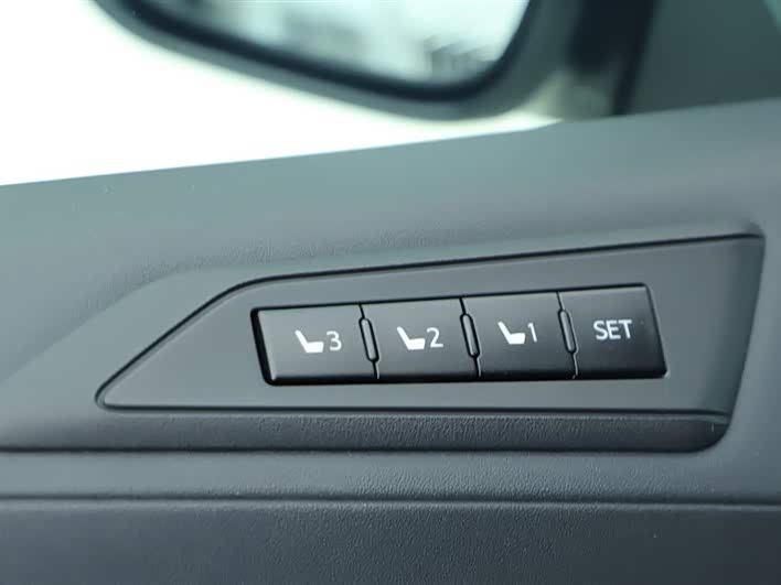 Toyota Alphard 2019 car image #27
