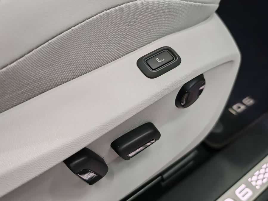 Volkswagen ID.6 X 2022 #27 Volkswagen ID.6 X 2022 car image #27