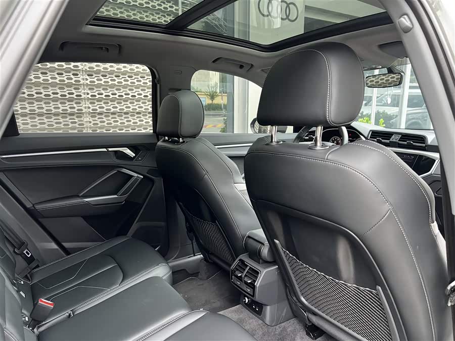 Audi Q3 2024 car image #27