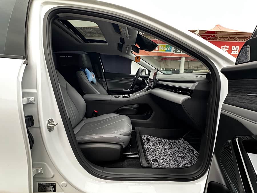 GEELY 2025 #27 GEELY 2025 car image #27