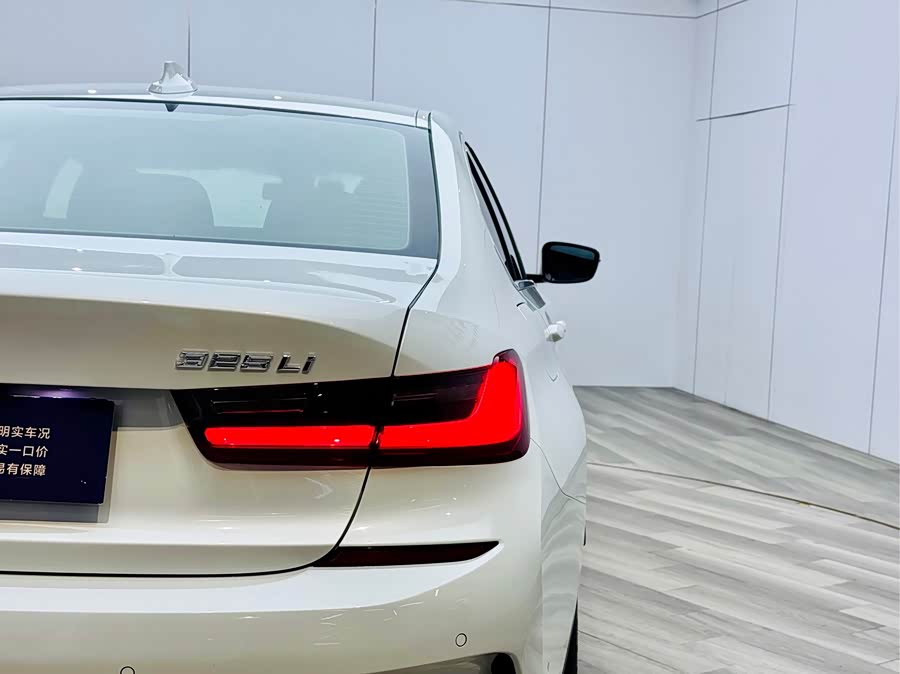 BMW 3 Series 2020 car image #27